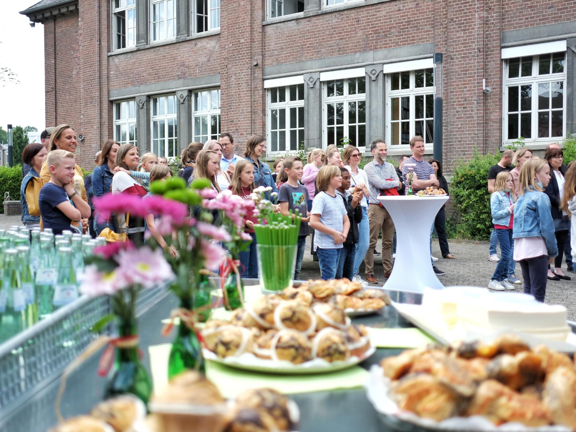 120 neue Schülerinnen und Schüler der künftigen fünften Klassen feierlich begrüßt (c) Bischöfliches Gymnasium St. Ursula Geilenkirchen (Ramona Dahlmanns)