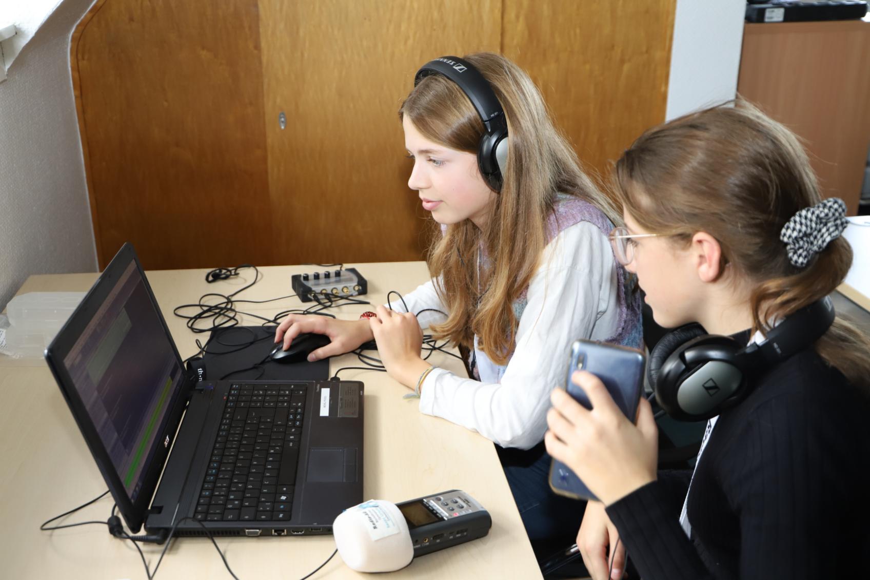 Radio-AG (c) Bischöfliches Gymnasium St. Ursula Geilenkirchen (Dominik Esser)