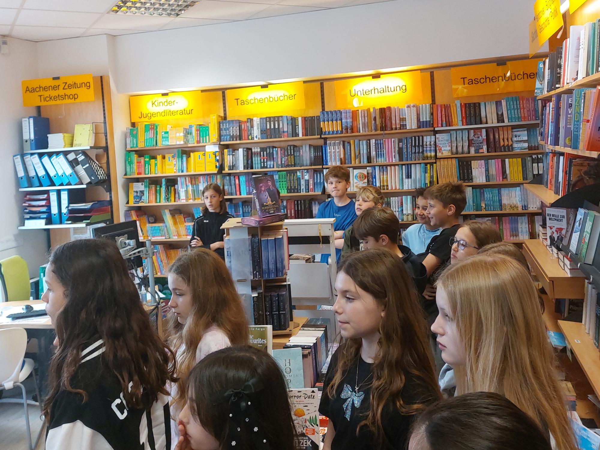 Ich schenk dir eine Geschichte: Welttag des Buches am Bischöflichen Gymnasium Sankt Ursula (c) Bischöfliches Gymnasium Sankt Ursula Geilenkirchen (Andrea Fühner)