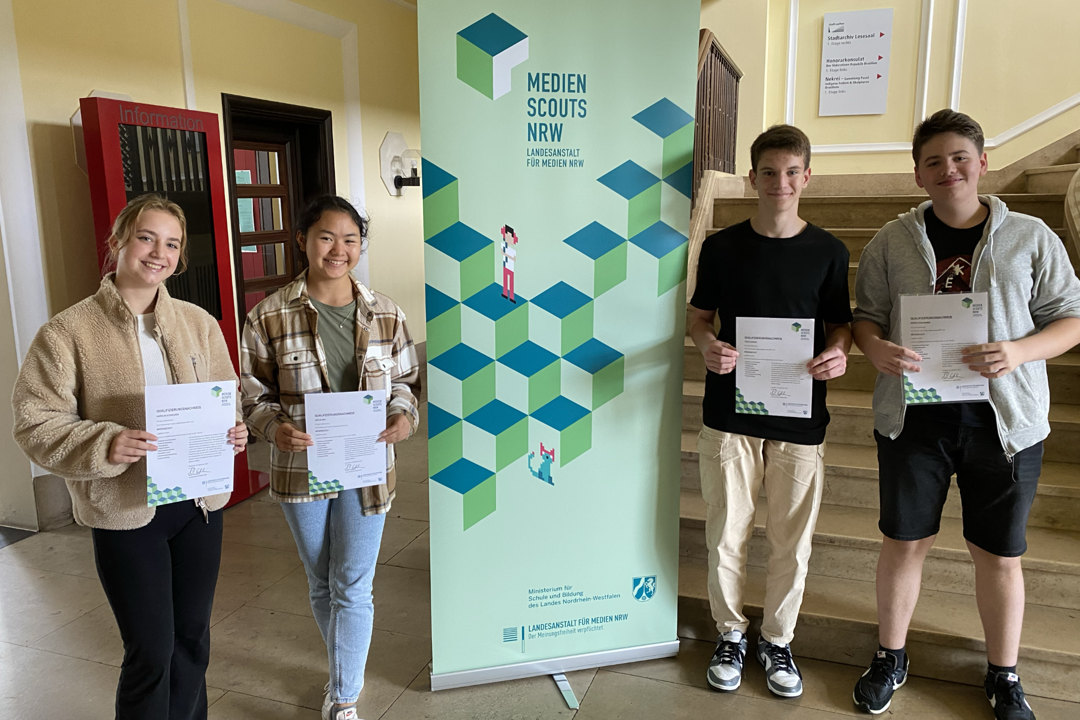 Von links nach rechts: Karolin Schneider (9a), Nadja Nau (9d), Thilo Lehnen (9b) und Moritz Dahlmanns (9b)