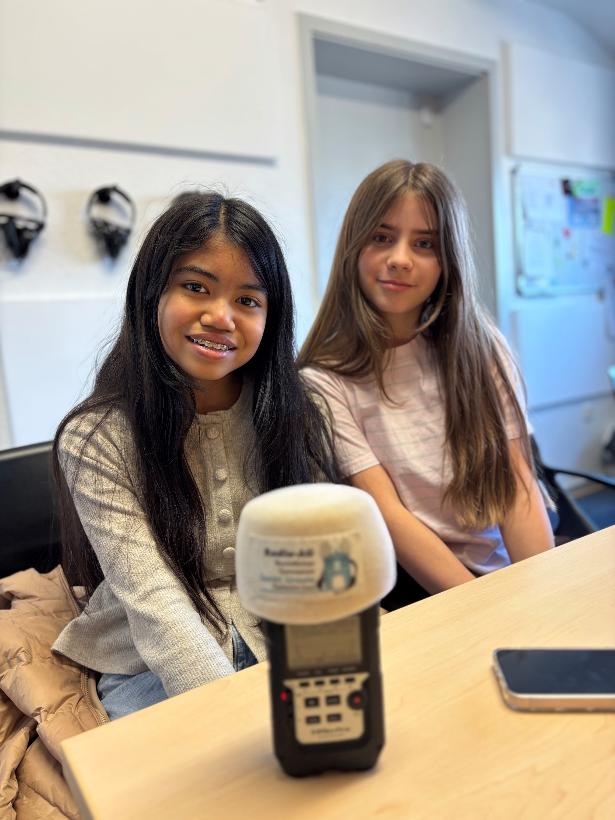 Sharaina Saptogino mit Sophia Münstermann