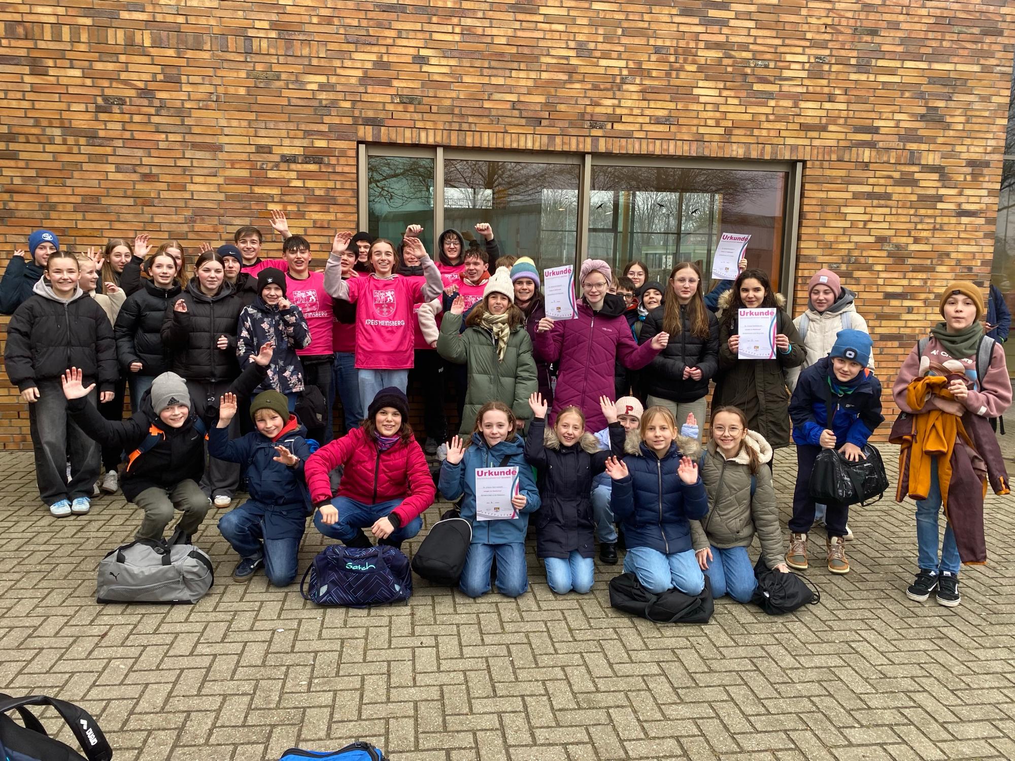 Bericht zur Kreismeisterschaft der Schwimmschulmannschaft des Bischöflichen Gymnasiums Sankt Ursula (c) Bischöfliches Gymnasium St. Ursula Geilenkirchen (Eva Dahlmanns)