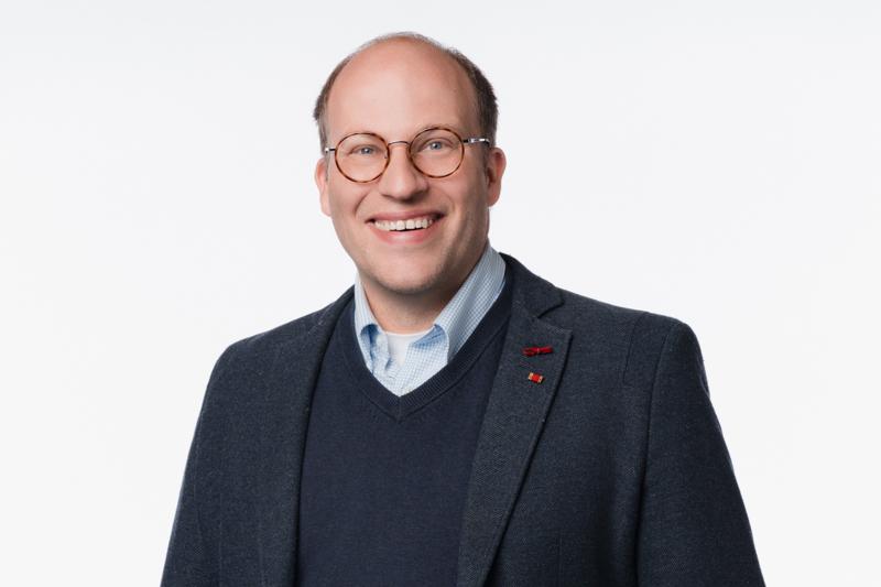 Dr. Alexander Holz (Hz)