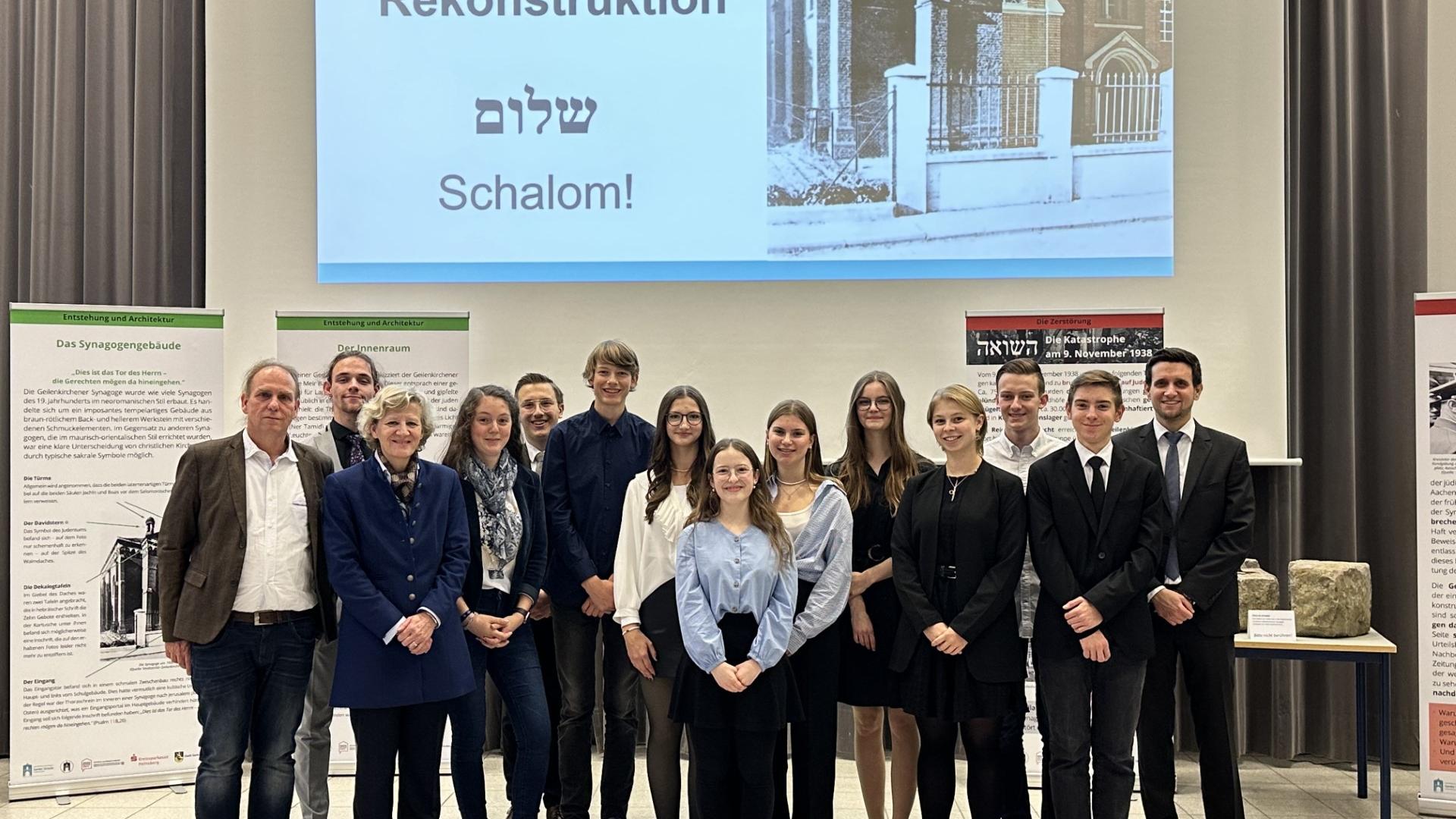 Die Projektgruppe zusammen mit Dr. Marc Grellert (links im Bild)