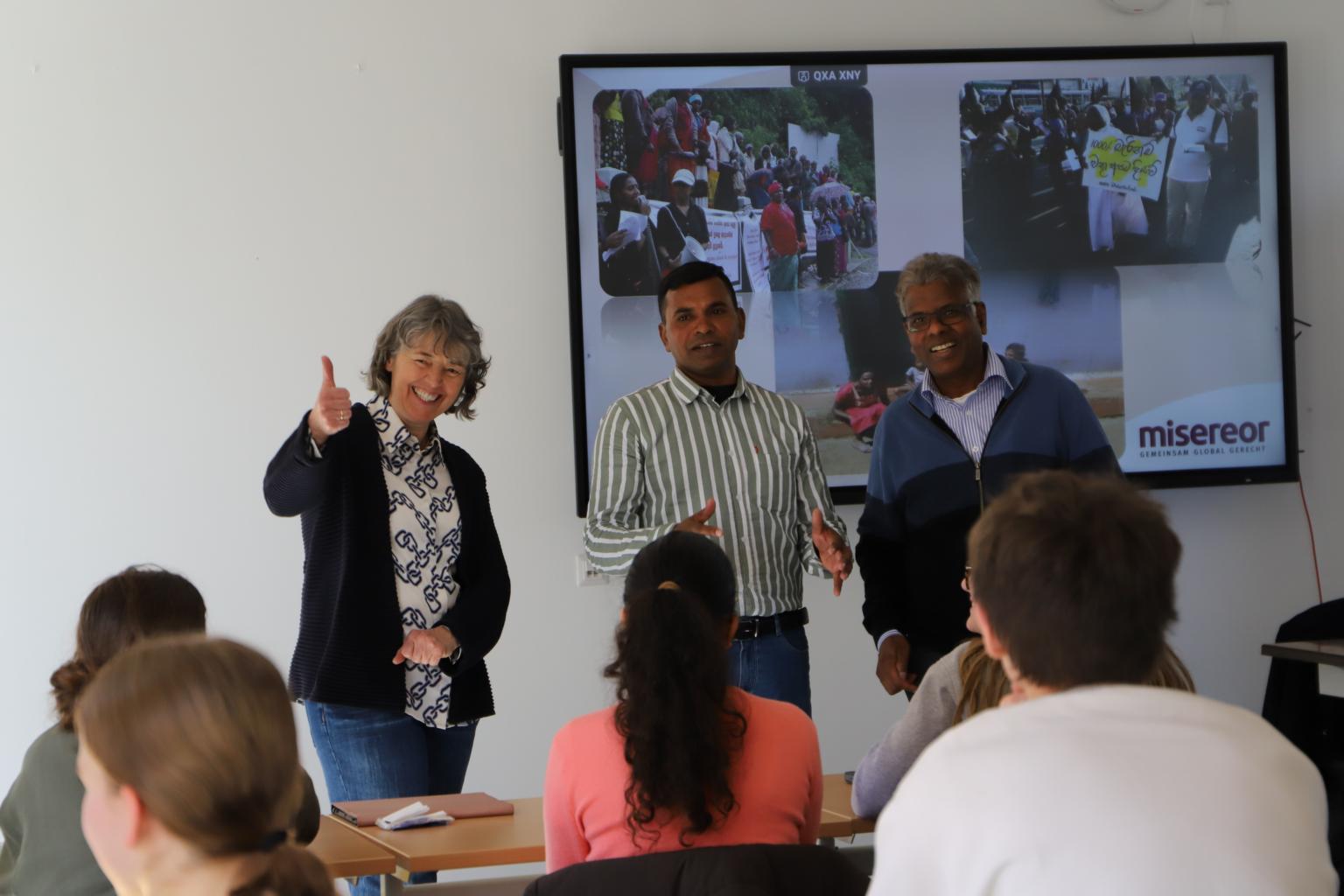 Sawarinathan Nicholas zu Gast am Gymnasium Sankt Ursula (c) Bischöfliches Gymnasium St. Ursula Geilenkirchen (Dominik Esser)