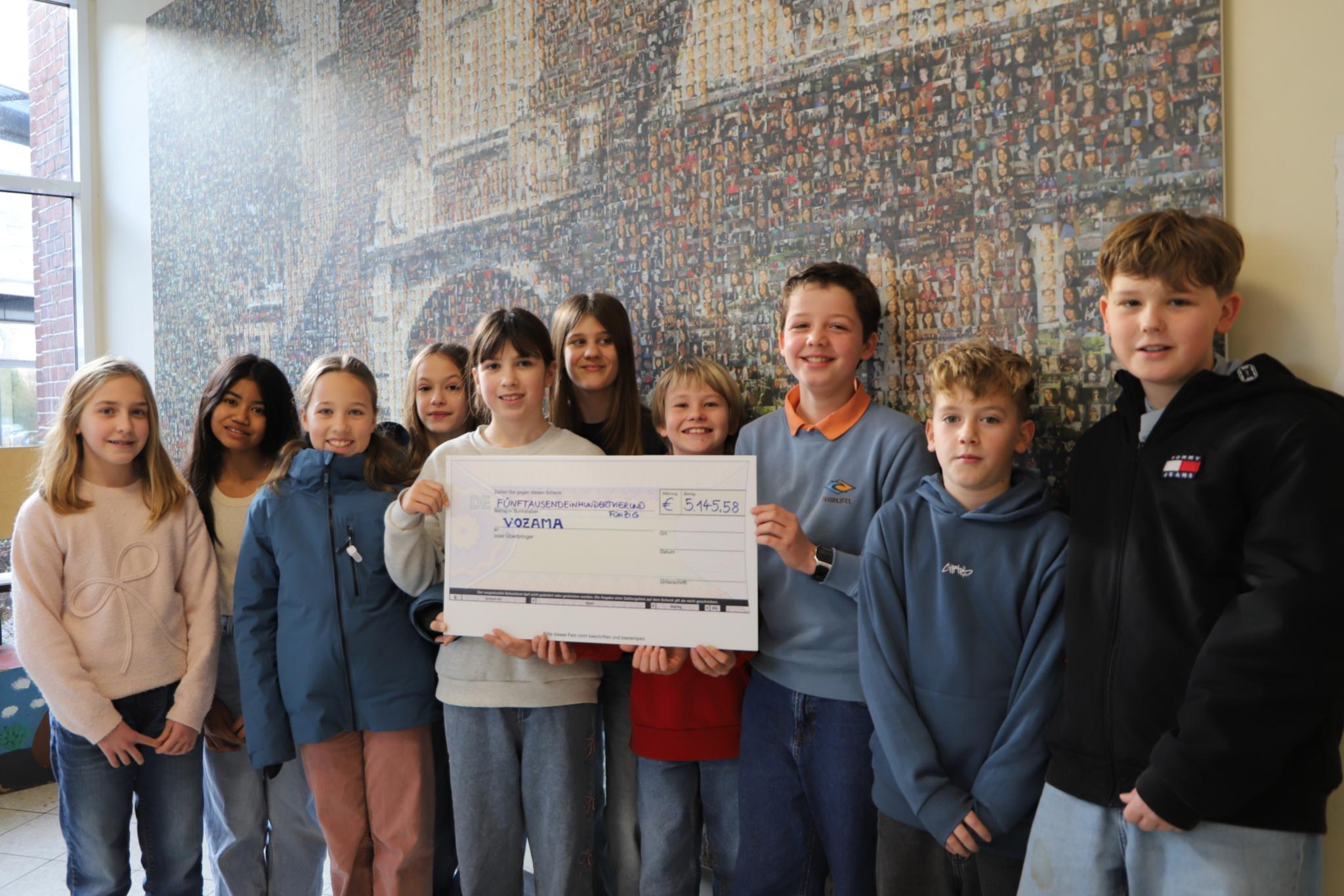 Scheckübergabe Adventsbasar