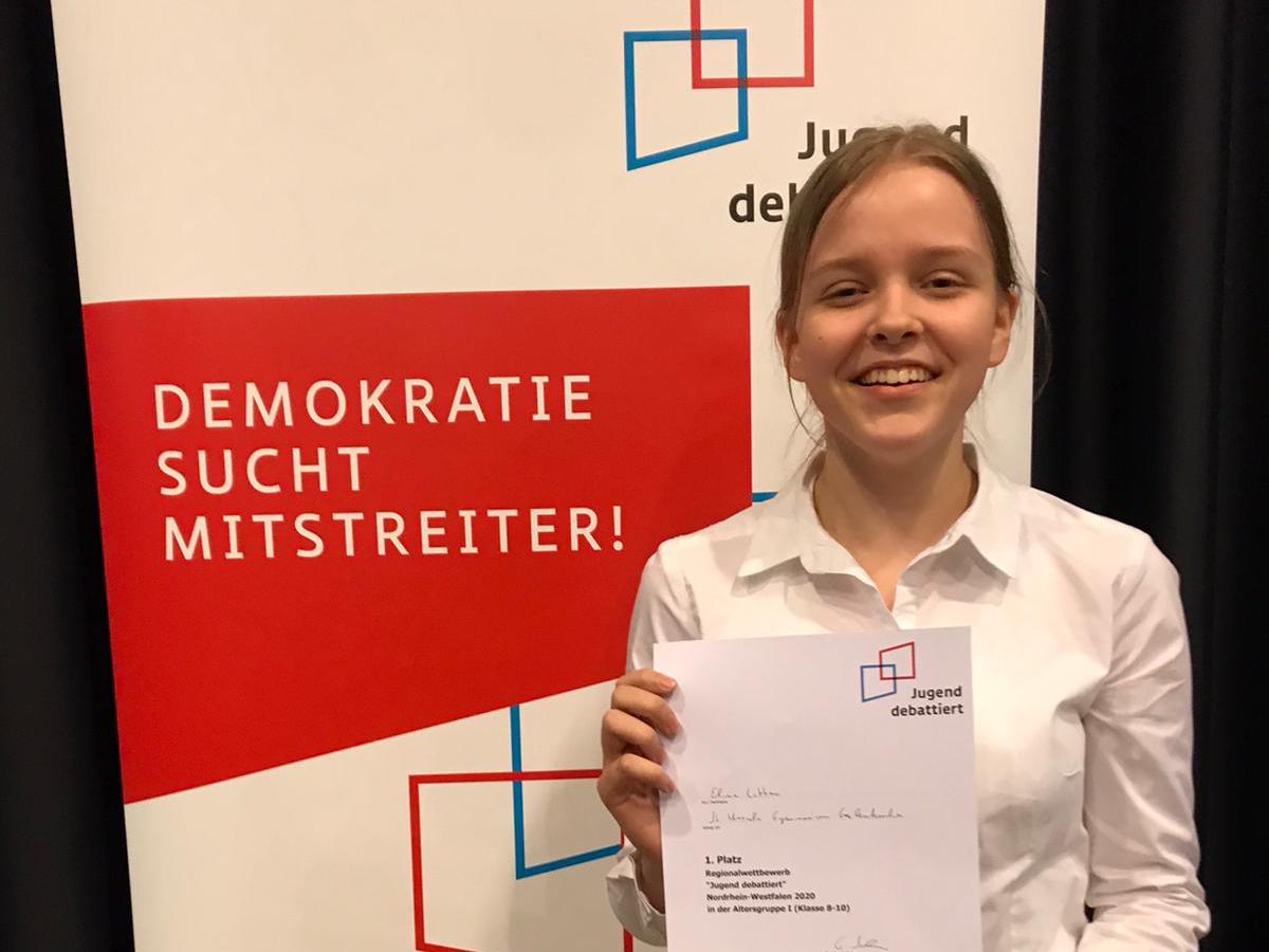 Elina Lübbars gewinnt beim Regionalfinale Jugend debattiert! (c) Bischöfliches Gymnasium St. Ursula Geilenkirchen (Katrin Mader-Bleimann)