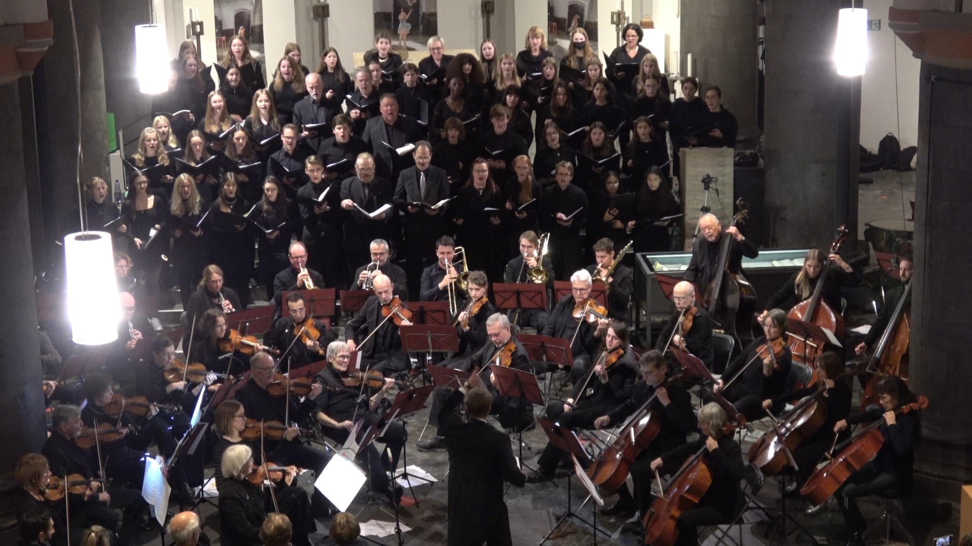 Kammerchor und Orchester bei der Premiere von Mendelssohns 