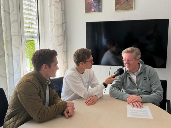 Stories of Hope_Julian und Felix mit Dr. Armin Leon
